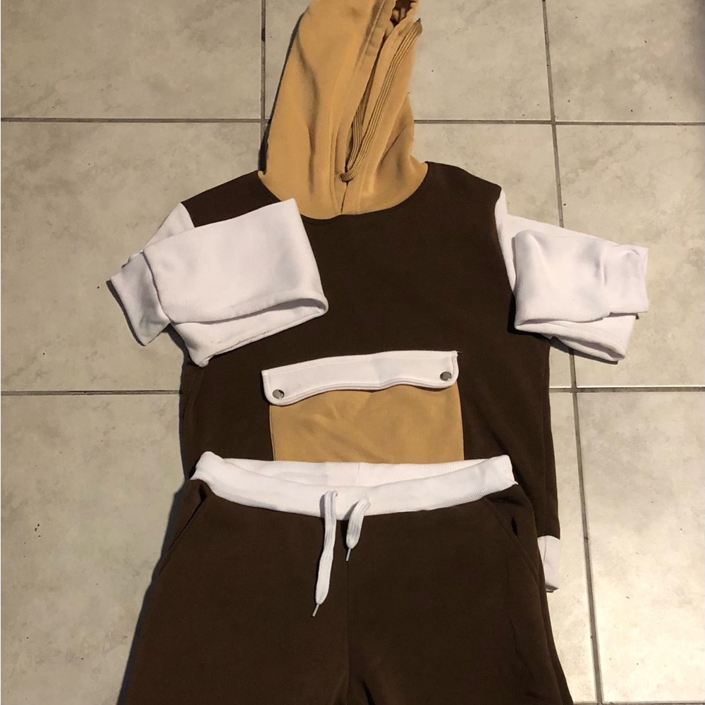 Women XL Jogging Suite (brown,white,tan) Like New